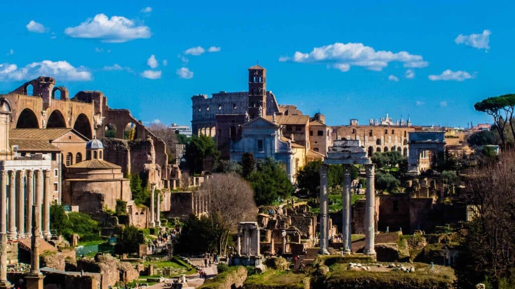 Fori Imperiali Roma al tramonto estivo